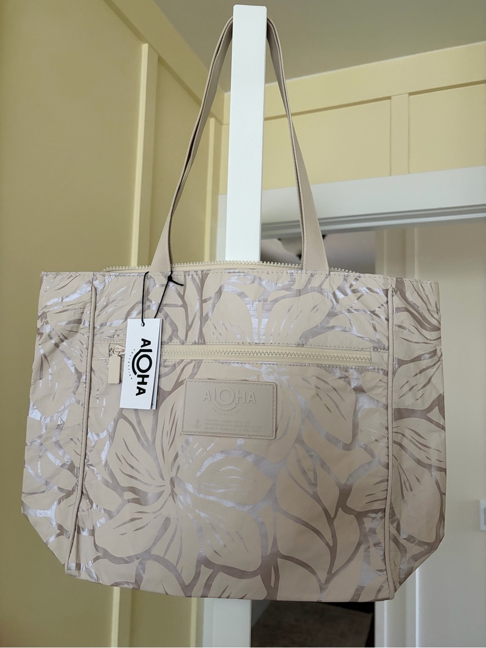 ALOHA Collection Backyard Go-To Tote bag - Picture 3 of 7